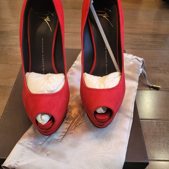 CELEB FAVE🔥GIUSEPPE ZANOTTI Red Sharon Suede Pump - Picture 5 of 11